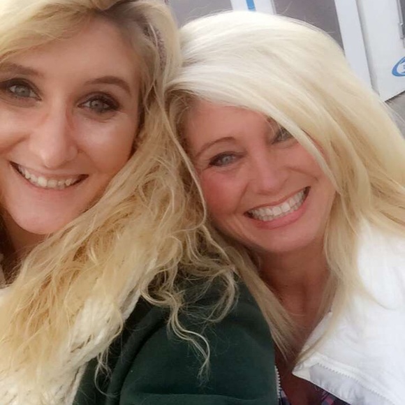 Posh Dream Closet. Fashion for less. - Picture 6 of 8